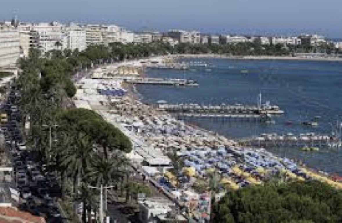 CANNES CENTRE RESTAURANT 48 M2 AVEC PLACES EN EXTÉRIEUR PROC